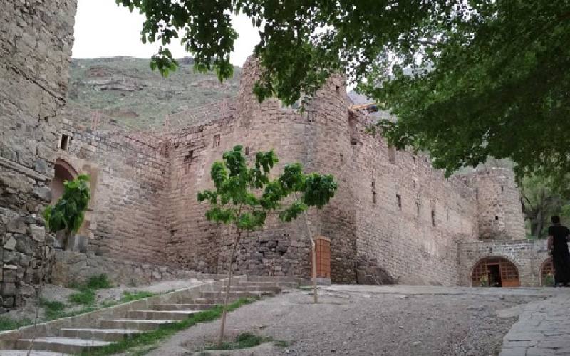 معماری خارج و داخل کلیسای سنت استپانوس